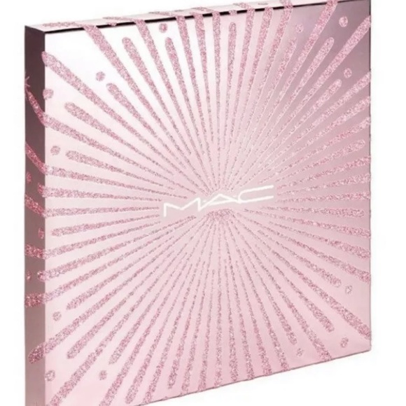 MAC COSMETICS
ROCKET TO FAME EYE SHADOW 12 PALETTE - Picture 5 of 8